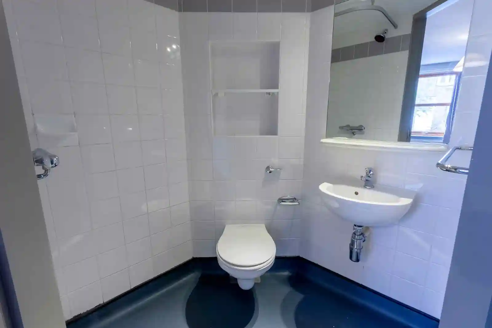 OFS-SILVER-ENSUITE